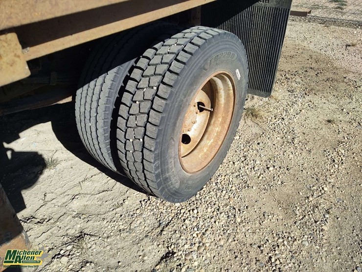 2015-mitsubishi-fuso-fe180-image-17