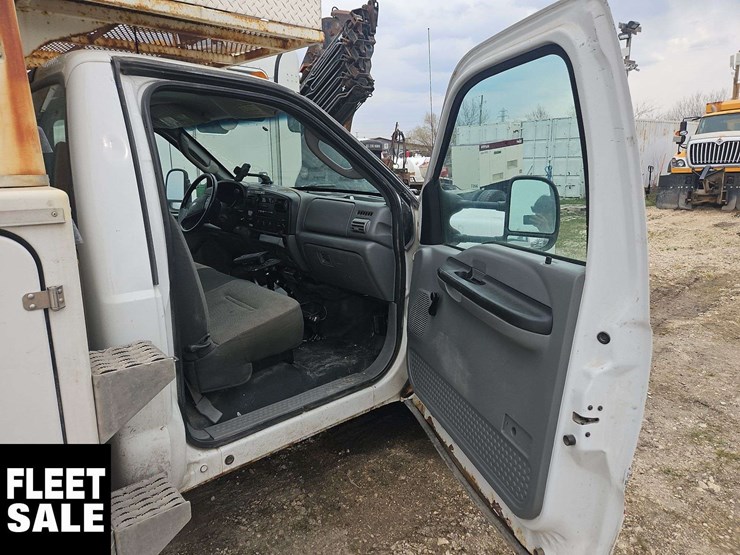2006-ford-f550-image-32