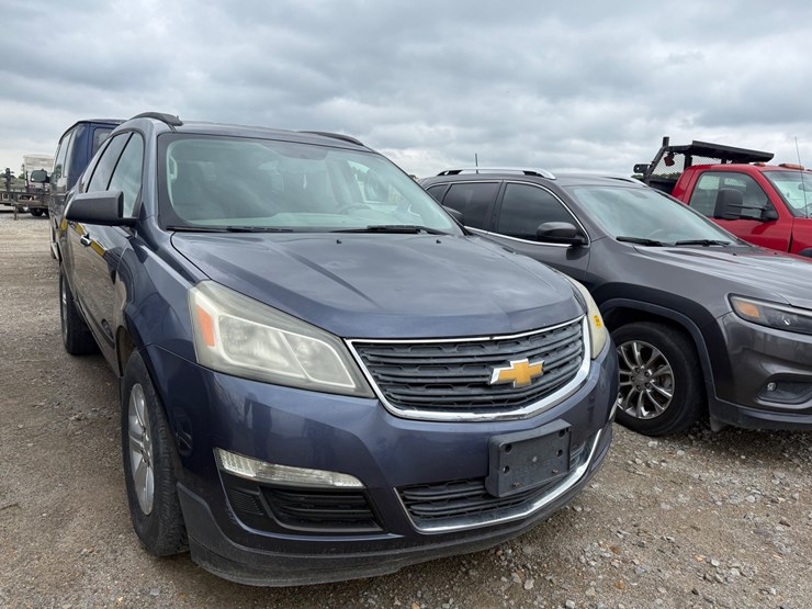 2013-chevrolet-traverse-image-2