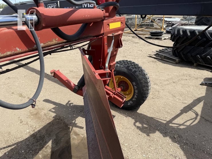 new-holland-1475-image-6