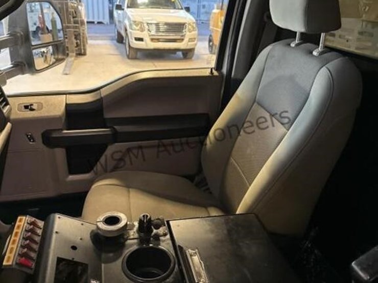 2017-ford-f550-image-25