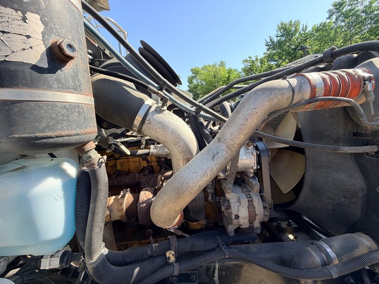 2006-peterbilt-335-image-27