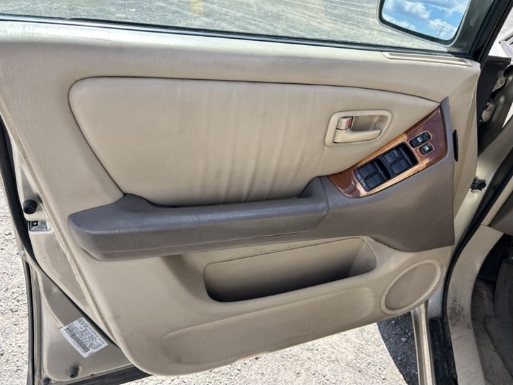 2000-lexus-rx300-image-21