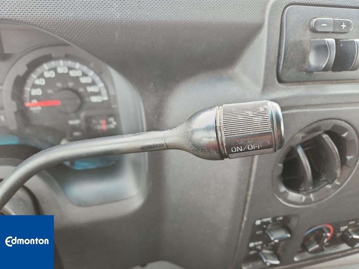 2010-ford-cargo-image-10