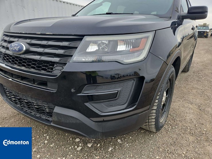 2016-ford-explorer-image-13