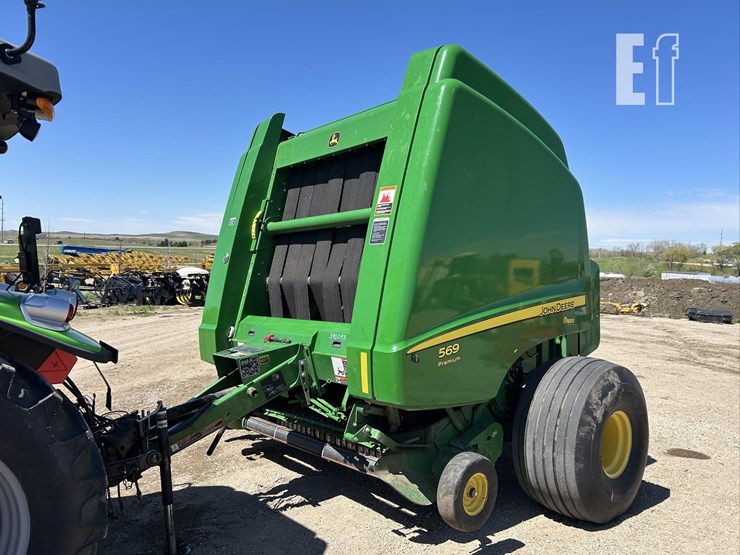 2012-john-deere-569-premium-image-1