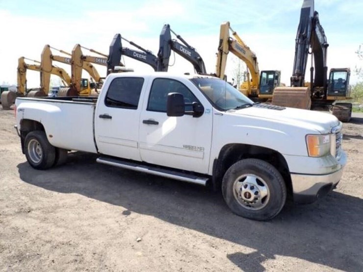2014-chevrolet-silverado-3500hd-image-3