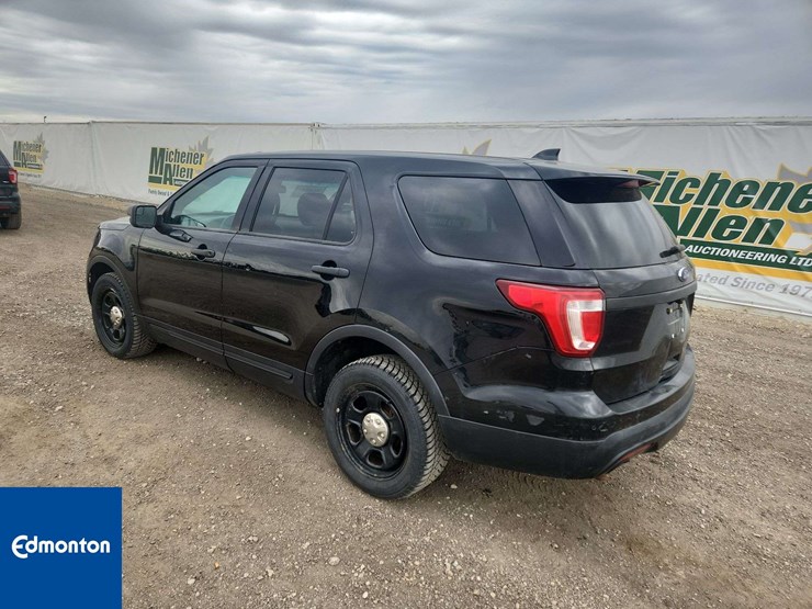 2016-ford-explorer-image-3
