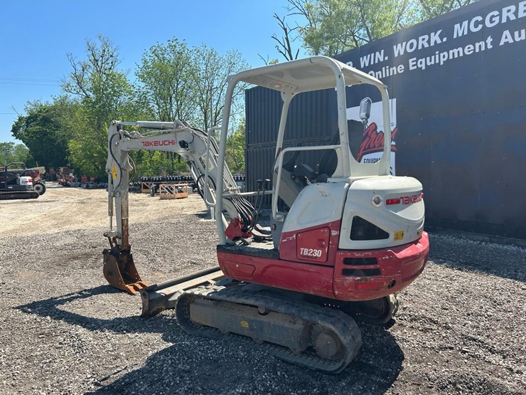 2020-takeuchi-tb230-image-2