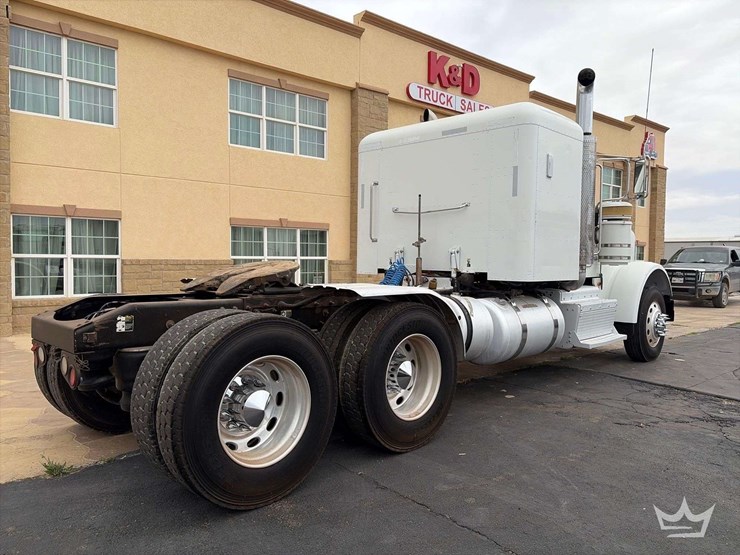 2013-peterbilt-367-image-3