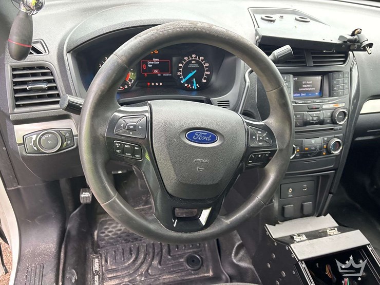 2017-ford-explorer-image-11