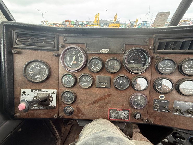 peterbilt-357-image-43