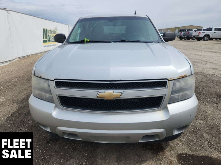 2011-chevrolet-suburban-image-9