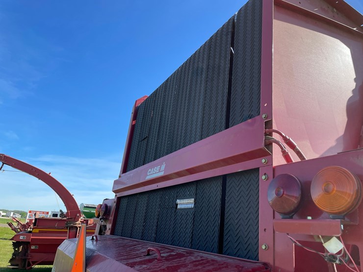 case-ih-rbx561-image-15