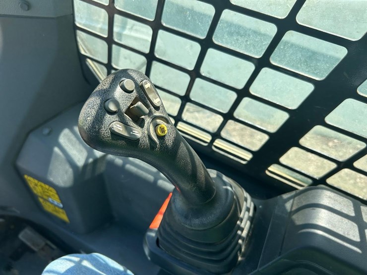 2021-bobcat-s76-image-23