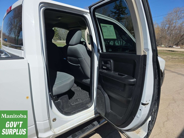 2013-dodge-1500-image-26