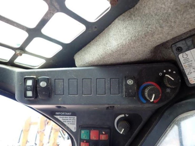 2019-deere-320g-image-13