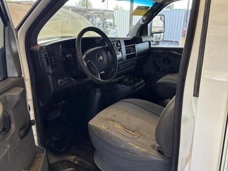 2013-chevrolet-express-3500-image-23