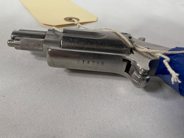 #79-•-naa-22mag-revolver-z14268-image-11