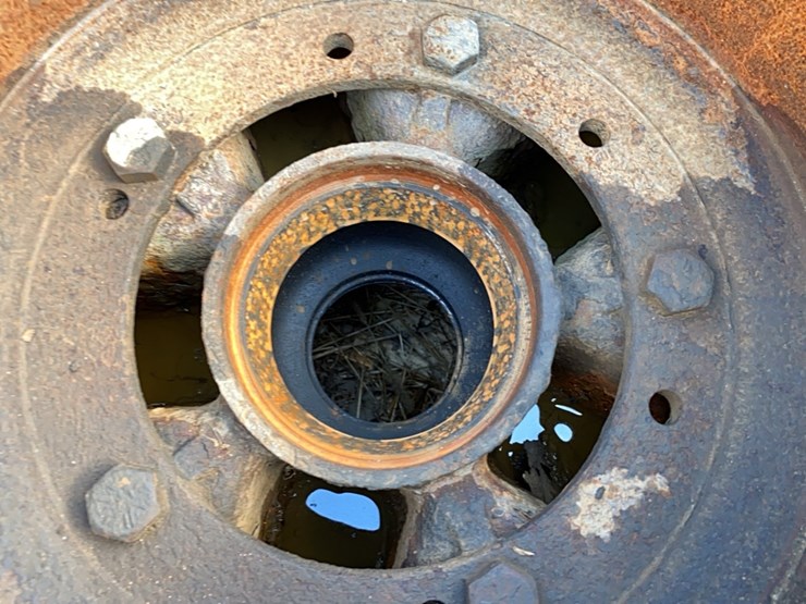 4---dayton-hubs-with-11r22.5-tires-image-3