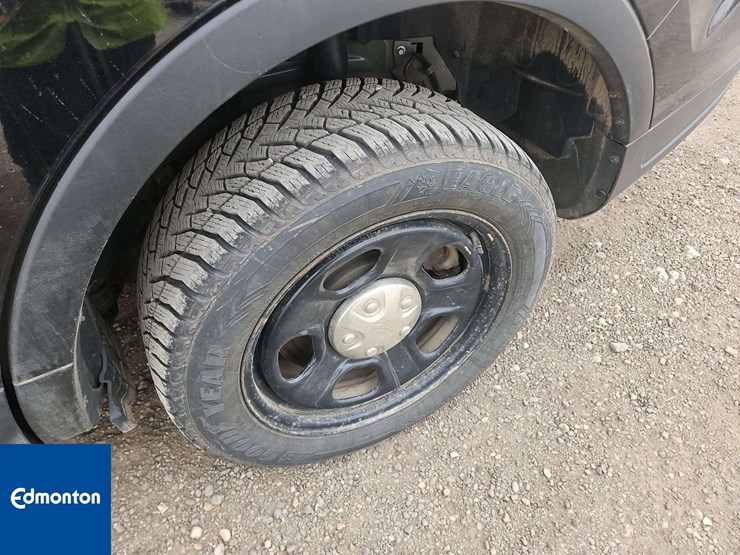 2019-ford-explorer-image-16