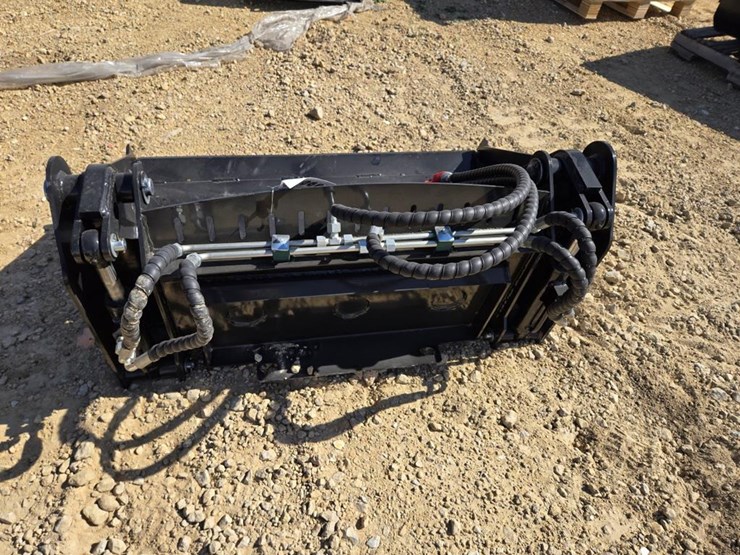 #685-•-new-sdlanch-mini-skid-steer-4-in-1-bucket-image-3