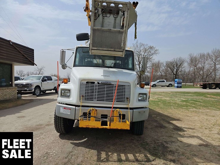 2002-freightliner-fl80-image-3