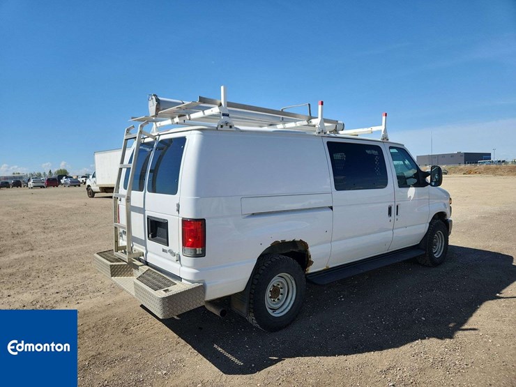 2014-ford-cargo-image-4