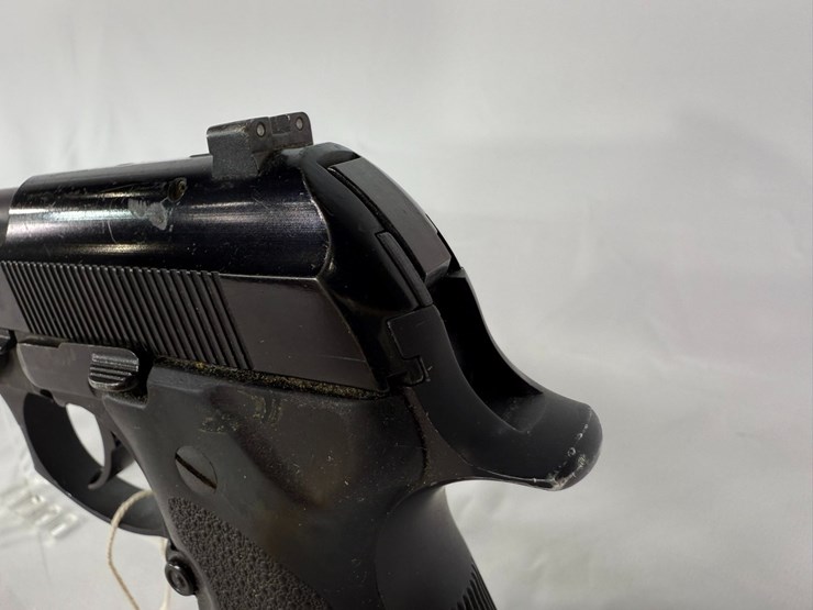 #12-•-beretta-96d-40-pistol-ber195967-image-8