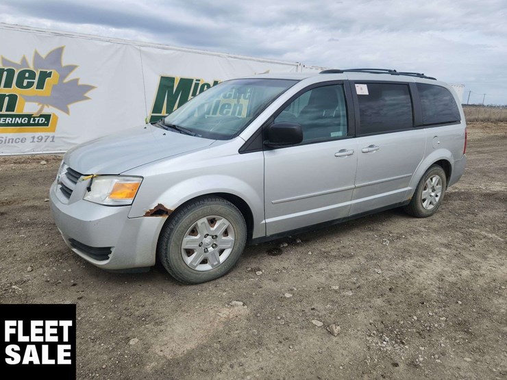 2010-dodge-grand-caravan-image-1