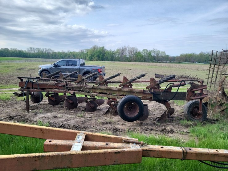 white-6-bottom-moldboard-plow-image-6