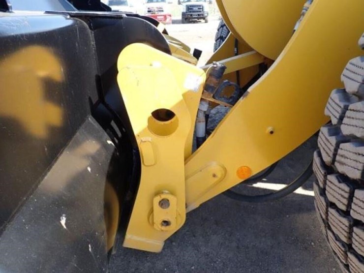 2023-caterpillar-926m-image-27