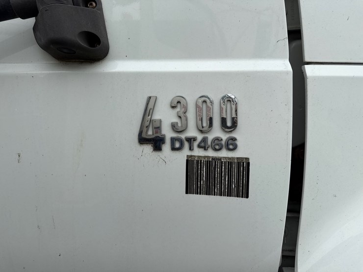 2004-international-durastar-4300-image-32