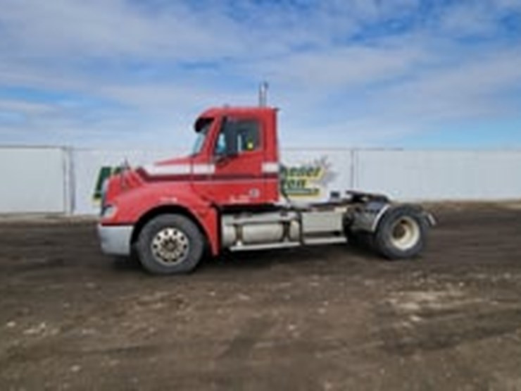 2005-freightliner-columbia-120-image-5