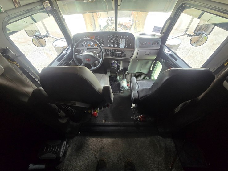 2016-peterbilt-389-image-69