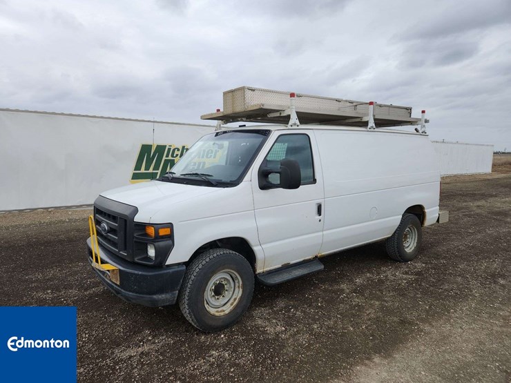 2010-ford-cargo-image-1