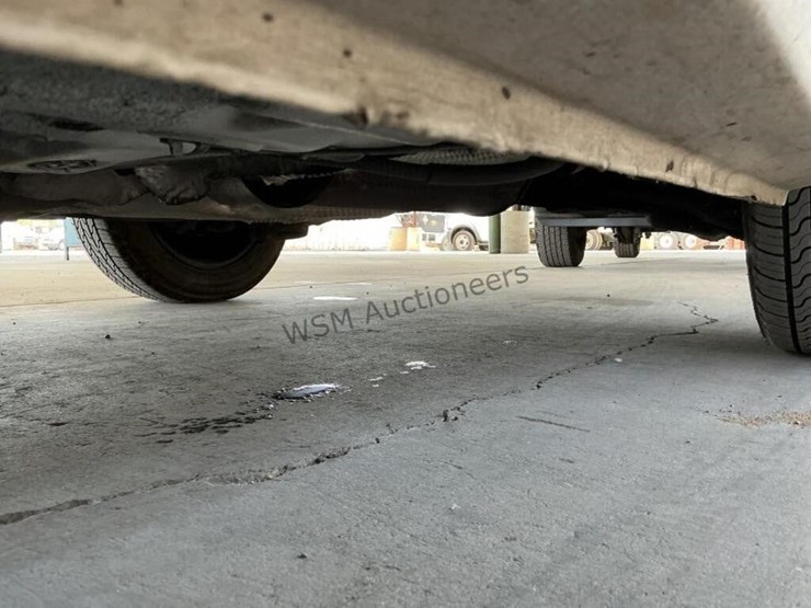 2005-ford-focus-sdn-image-26