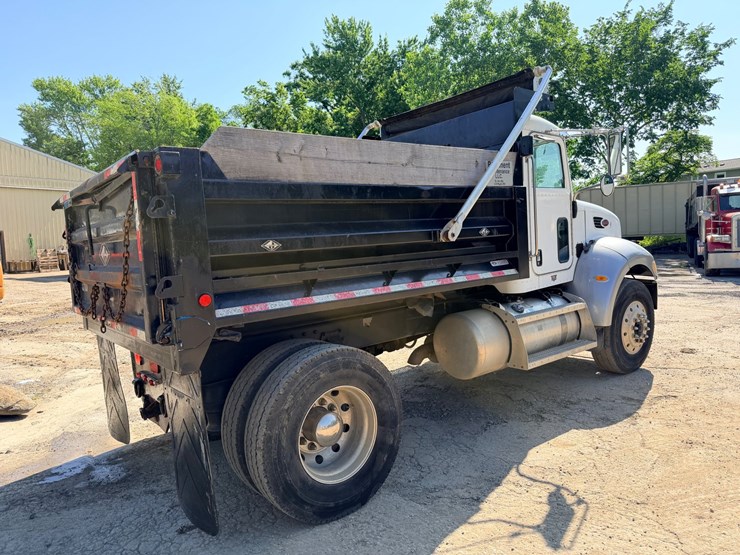 2006-peterbilt-335-image-10