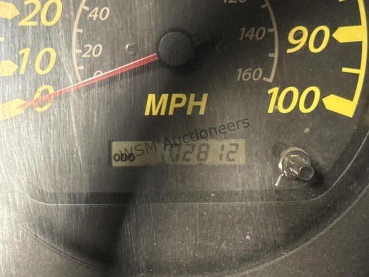 2005-isuzu-npr-image-21