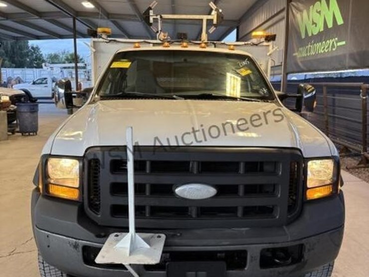 2005-ford-f550-image-3