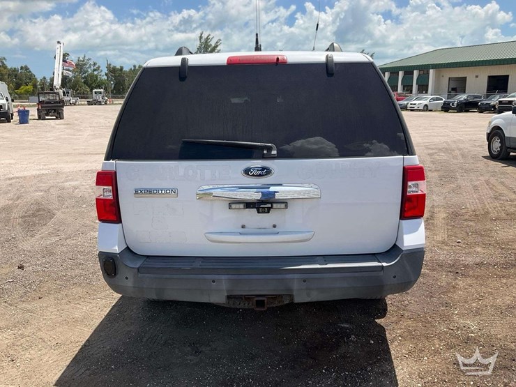 2013-ford-expedition-image-28