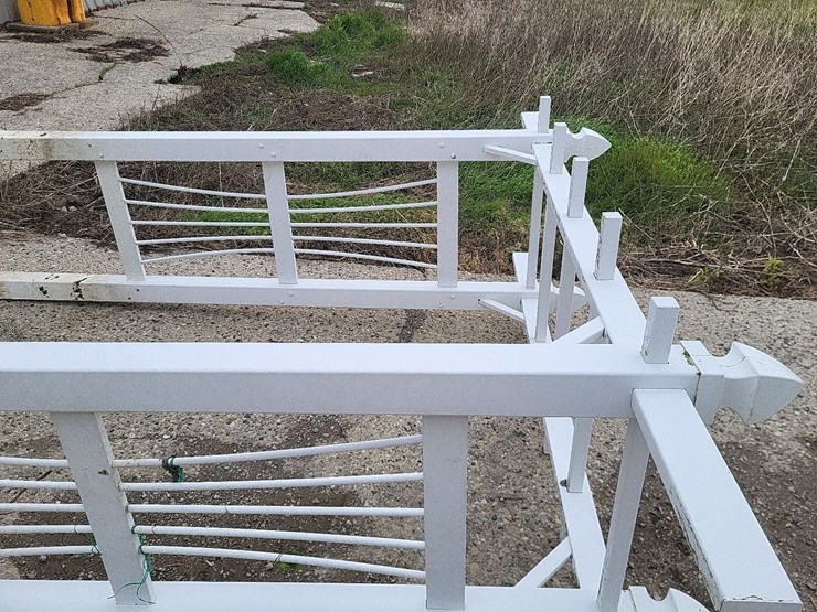 pvc-white-arbor-image-12