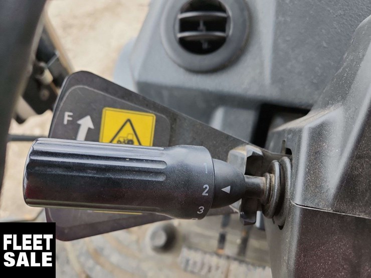 deere-410l-image-10