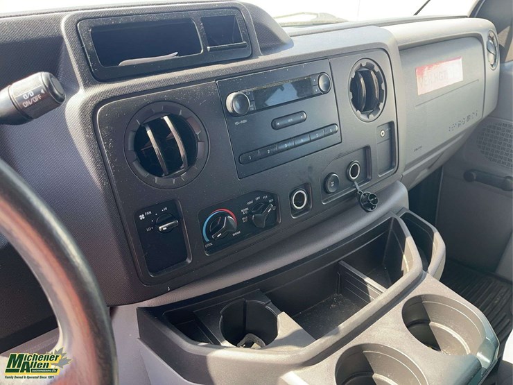2012-ford-cargo-image-18