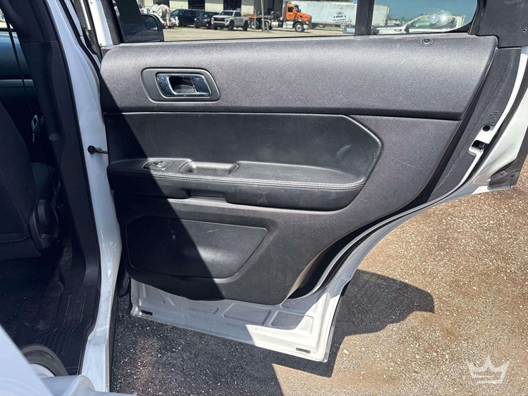 2017-ford-explorer-image-19
