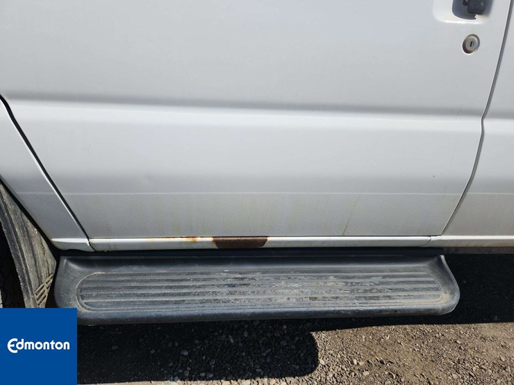 2012-ford-cargo-image-42