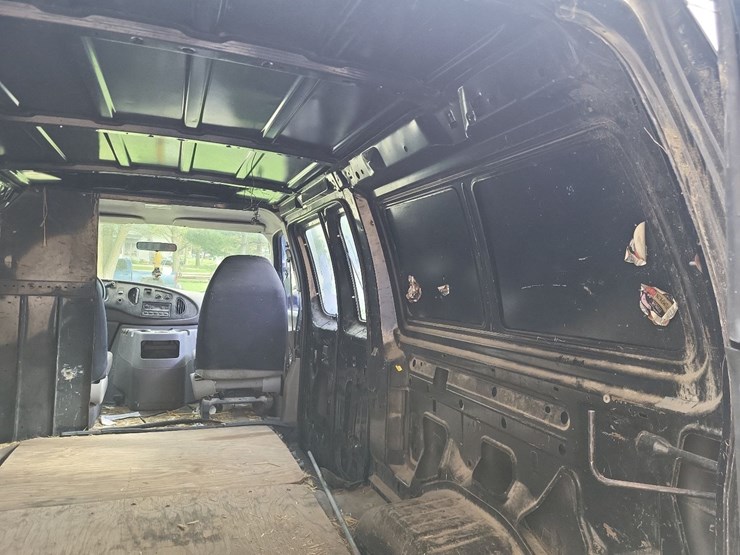 2000-ford-e250-image-27