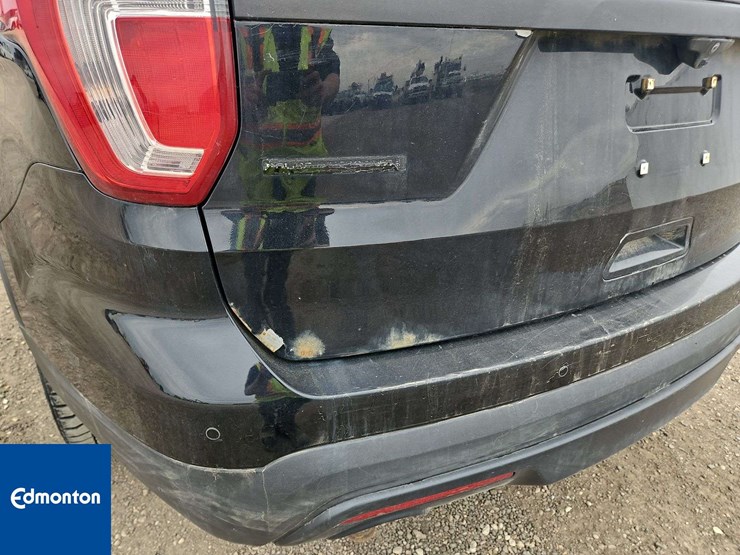 2016-ford-explorer-image-18