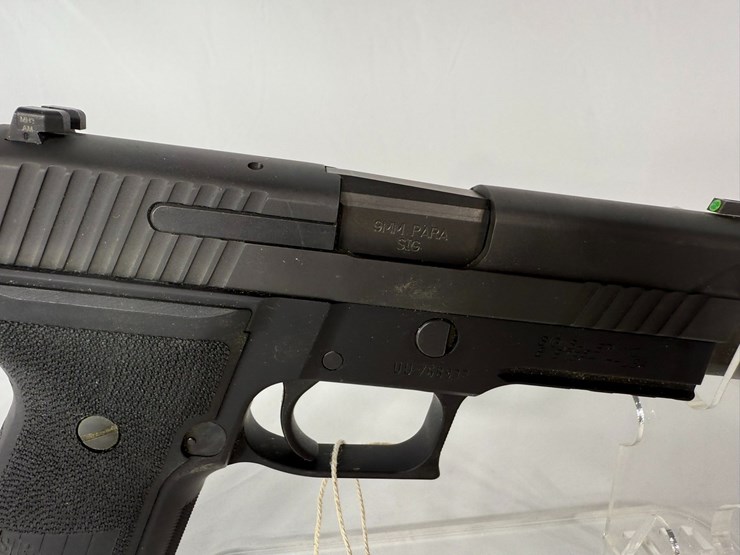 #17-•-sig-sauer-p226-9mm-pistol-uu768932-image-16