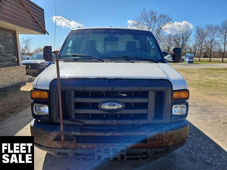 2014-ford-cargo-image-3
